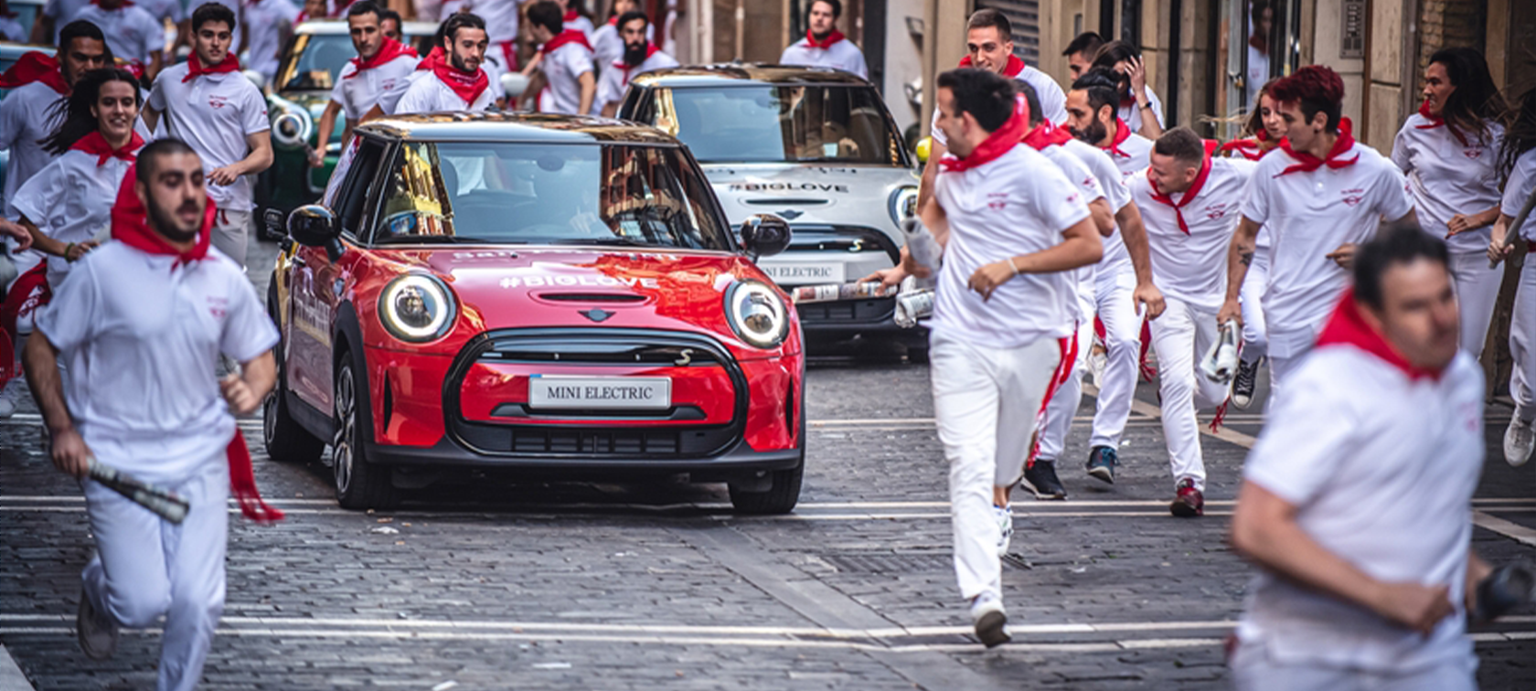 SanferMINI: SE DA EL CHUPINAZO Y A CORRER DELANTE DE LOS... ¿COCHES?